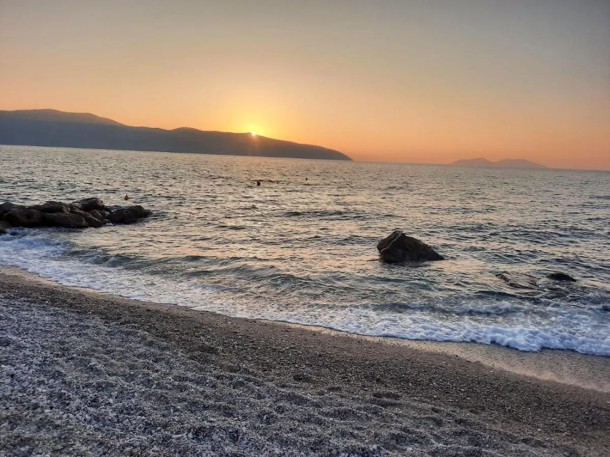 Two-Bedroom Apartment Central Vlorë 阿尔巴尼亚