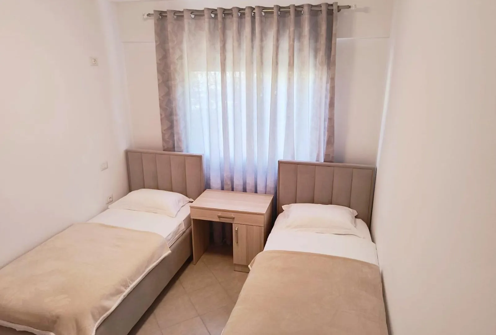 Two-Bedroom Apartment Central Vlorë 0*,